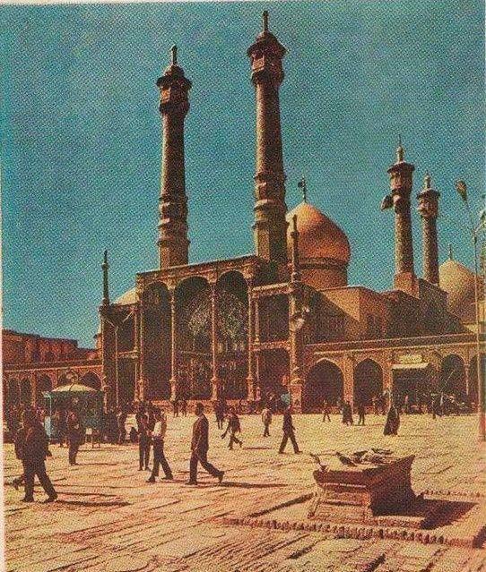 صحن اتابکی و قبر مرحوم آیت الله حاج ملا آقا حسین حرم پناهی سال 1352 خورشیدی