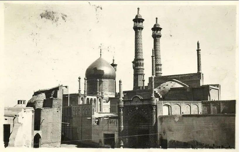 نمایی از حرم و آب‌انبار سردار