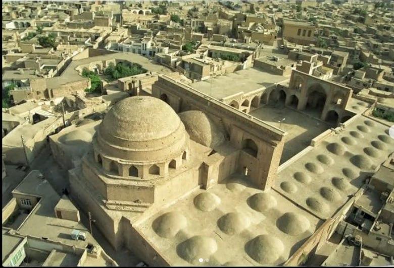 مسجد جامع، مدرسه جان‌خان