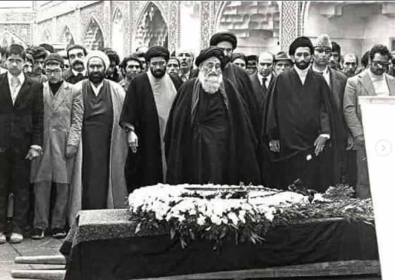 مزار زنده یاد دکتر قریب