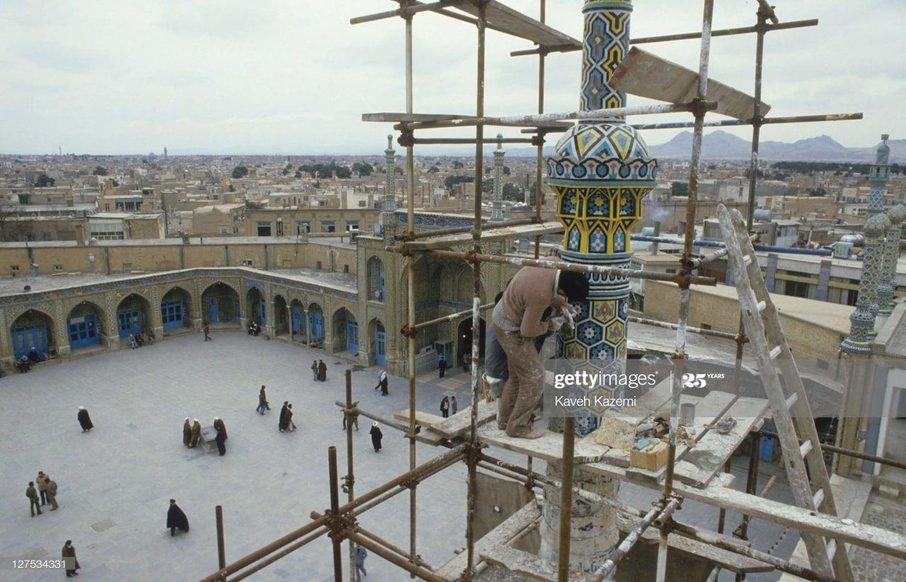کاشی کاری یکی از گلدسته های صحن اتابکی