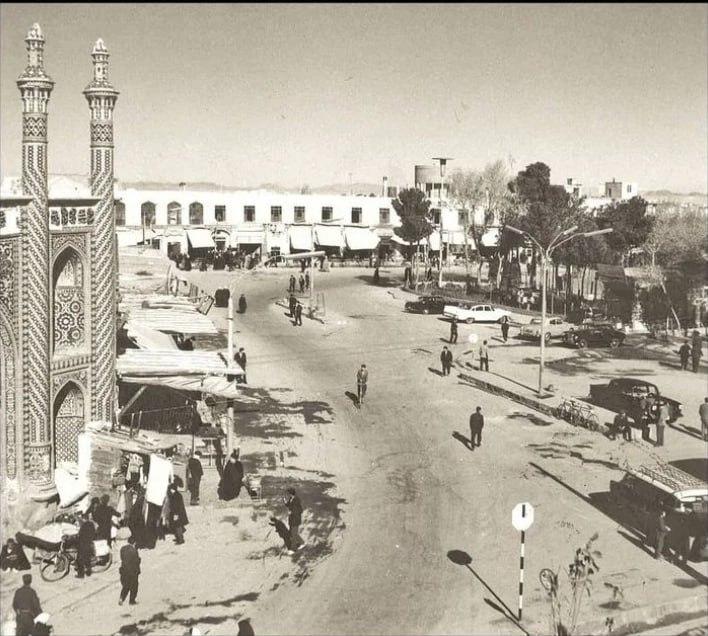 تصویری زیبا و خاطره‌انگیز از میدان آستانه
