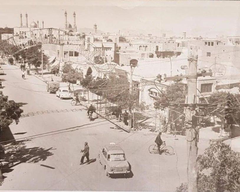 سه راه بازار قدیم و دورنمایی از حرم و مسجد اعظم