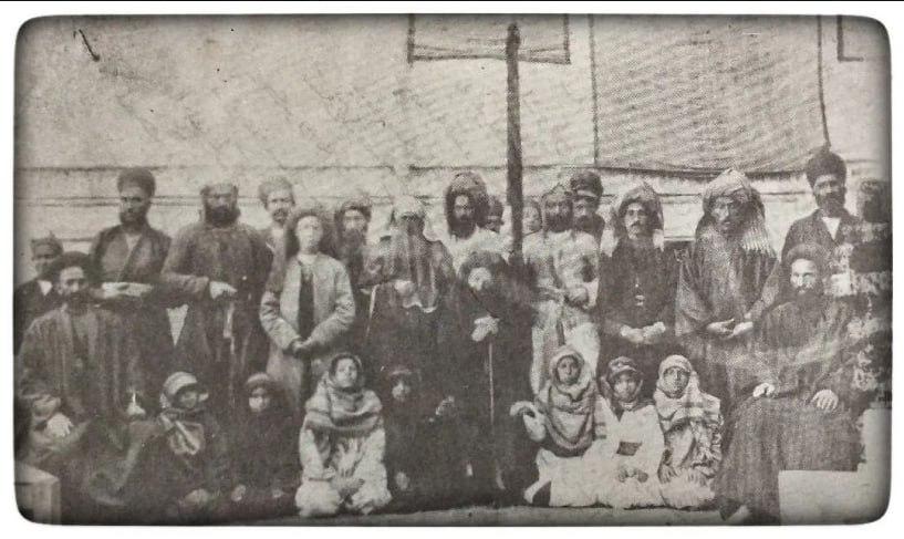 تعزیه خوانان در تکیه متولی باشی