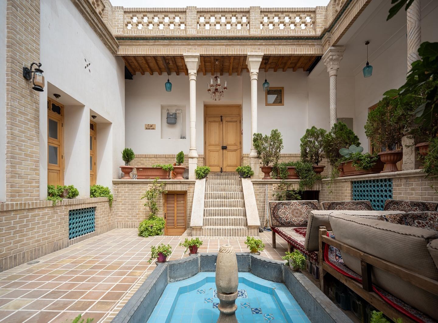 رستوران سنتی خانه علامه